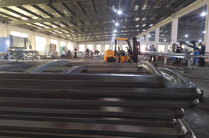 節(jié)后萬(wàn)城公交候車(chē)亭生產(chǎn)制造工作持續(xù)開(kāi)展